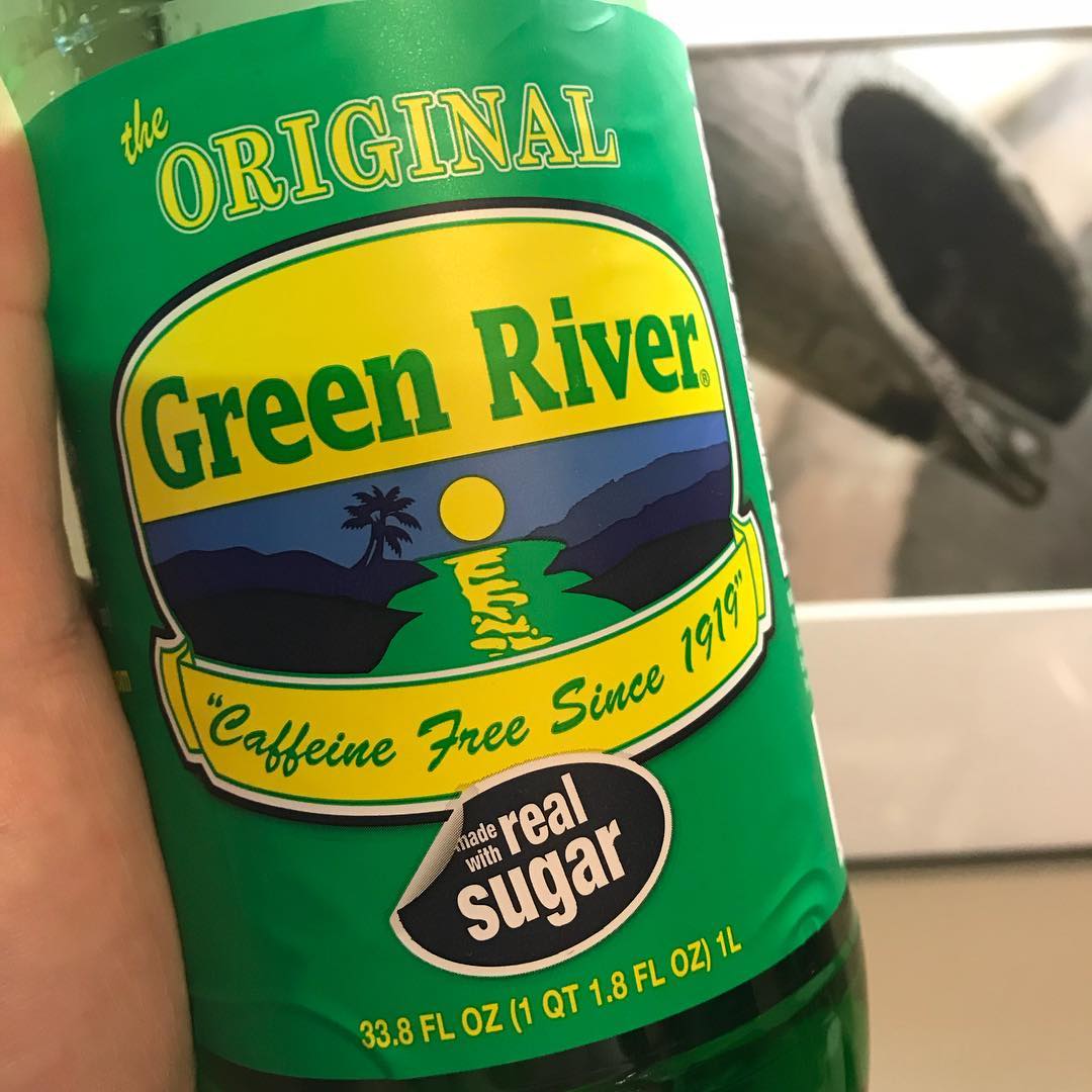 Hey #chicago peeps – is there a more appropriate soda to be drinking on #stpatricksday than #greenriver? I think not! Happy #stpattysday to my friends and family, near and far. #itswhatwedo @erickastengren