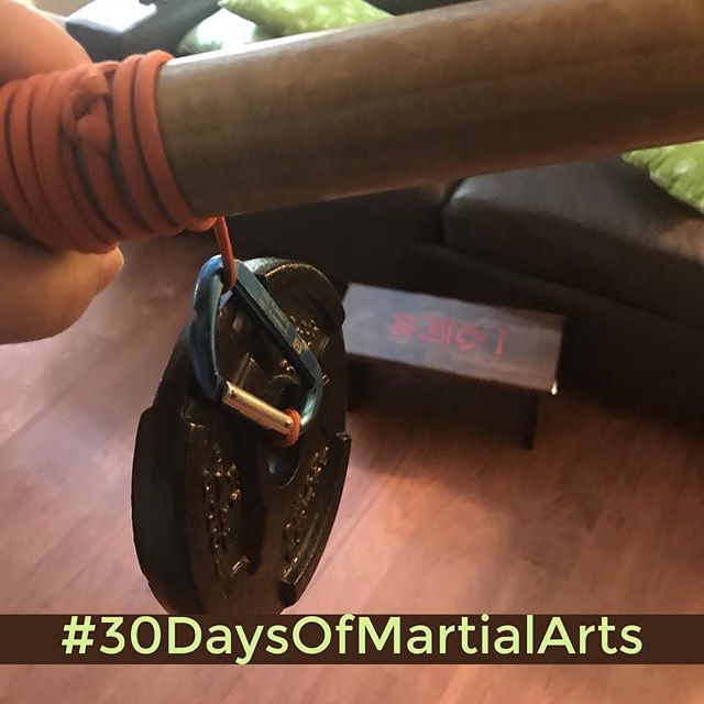 How can I love something and hate it at the same time? #makiagekigu (#wristroller). Day 5 of #30daysofmartialarts is done and so am I! 20 minutes of stretching and #resistancebands, 10 minutes of #tonfa, 10 minutes of #vizualization #exercise, 15 minutes of #hojoundo and finished with 10 minutes of #mokuso #meditation  @mish.mash.do @jeremylesniak @ando_mierzwa @karateculture @erickastengren @bsma_dojo #30daysofkarate #martialarts #karate #kobudo #budo